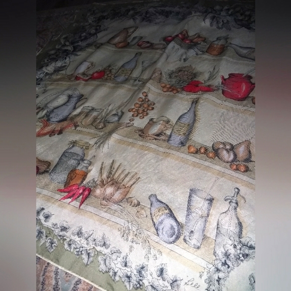 Vintage silk scarf with a story - Picture 2 of 5